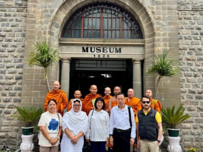 thai-monks-visit-taxila-museum